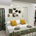 Red House 4*
