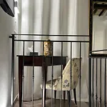 Red House 4*
