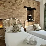 Red House 4*
