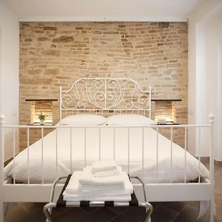 Red House 게스트하우스 포텐차 피체나