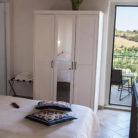 Red House 게스트하우스 포텐차 피체나