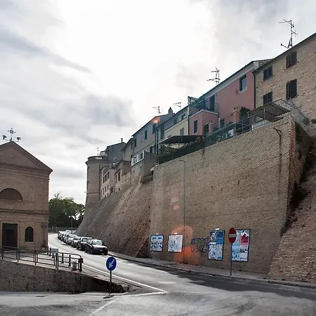 게스트하우스 Red House 포텐차 피체나