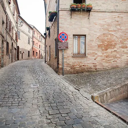 Pensión Red House 4*