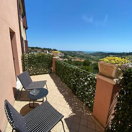 Red House Pensión 4*