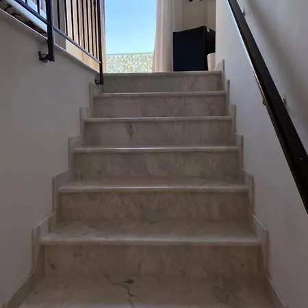 Red House Pensión 4*