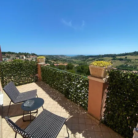 Pensión Red House 4*