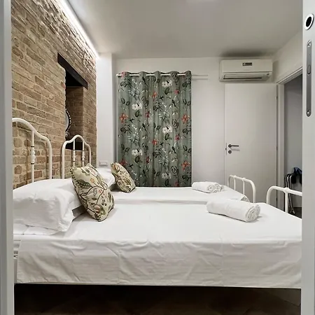 Red House بيت ضيافة