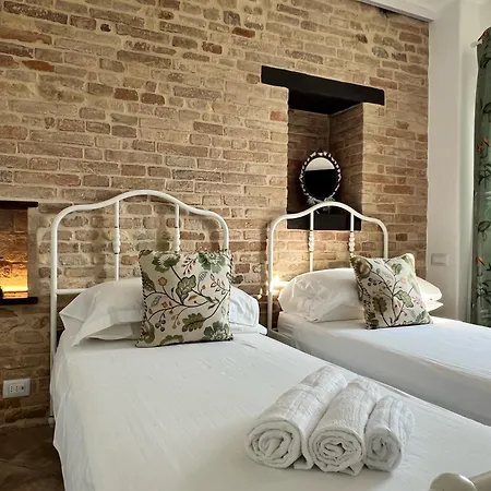 Red House 4*