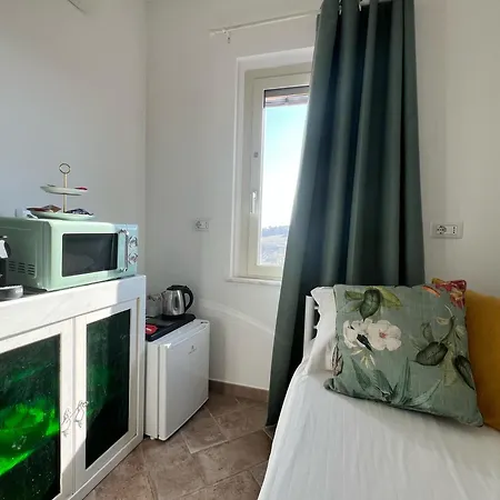 Red House 4*