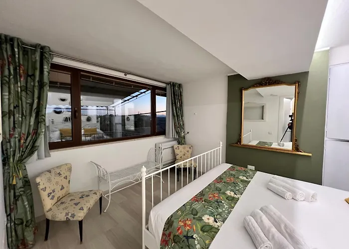 Red House 4* Potenza Picena