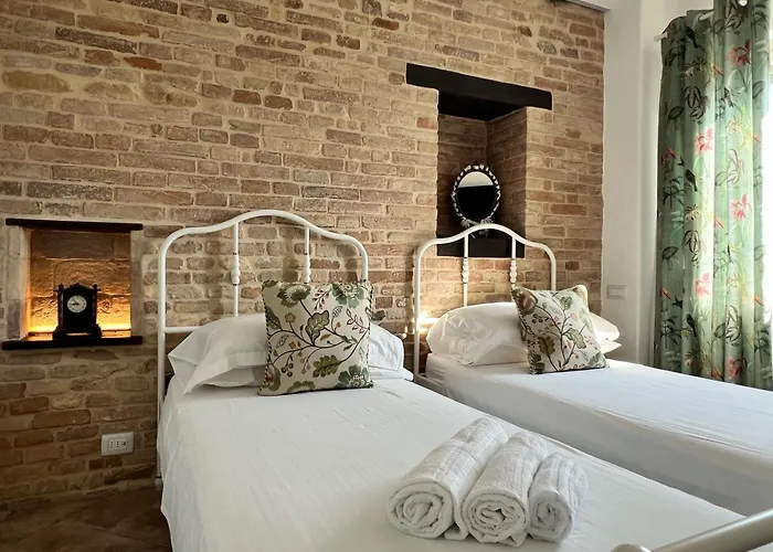 Red House 4*