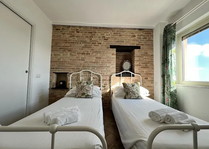 Red House 4*
